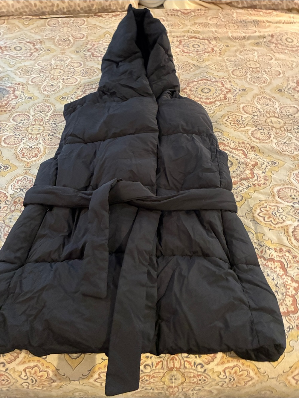 Gap Women’s Black Hooded Puffer Vest with Belt